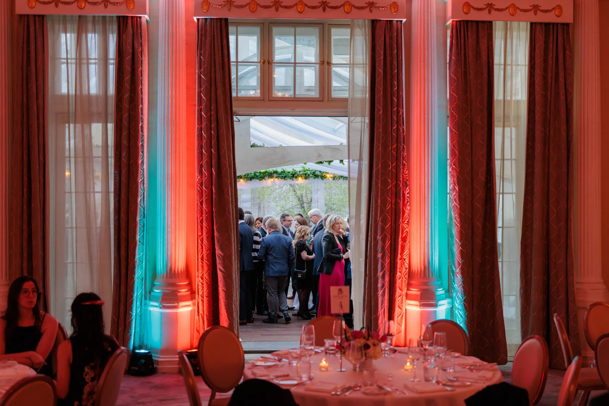 Association des Cardiologues — Congres - red-lit drapes
