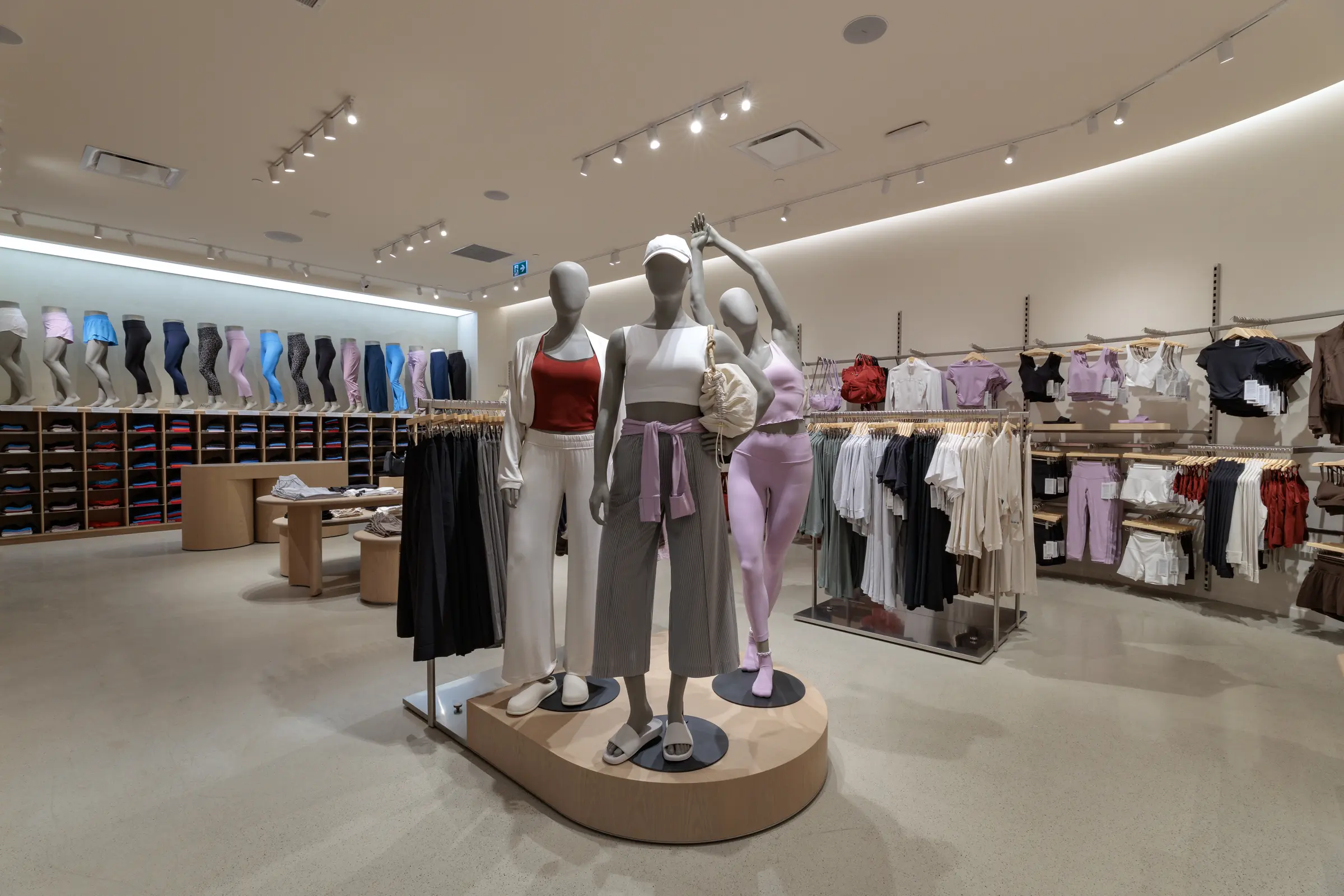 Lululemon St-Bruno — Nicolas Abou- Origine Studio - 050126 Lululemon St-Bruno Store Opening 0N0A5587