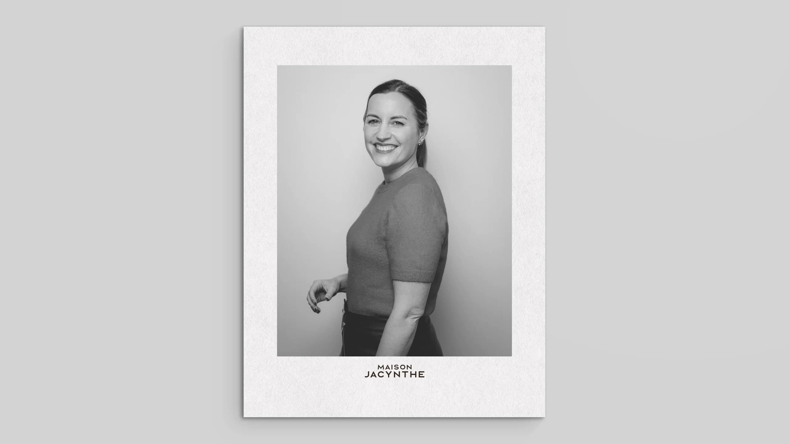 Maison Jacynthe — Call card banner - mounted print card