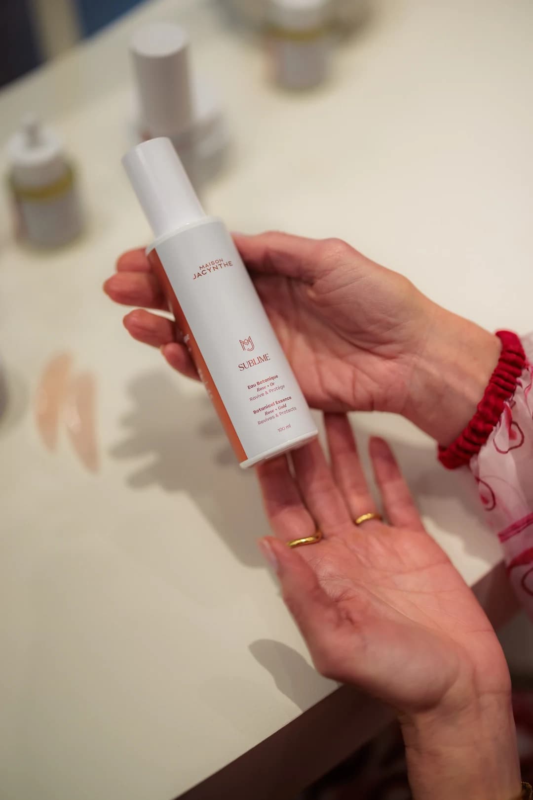 Maison Jacynthe — Serum in hand
